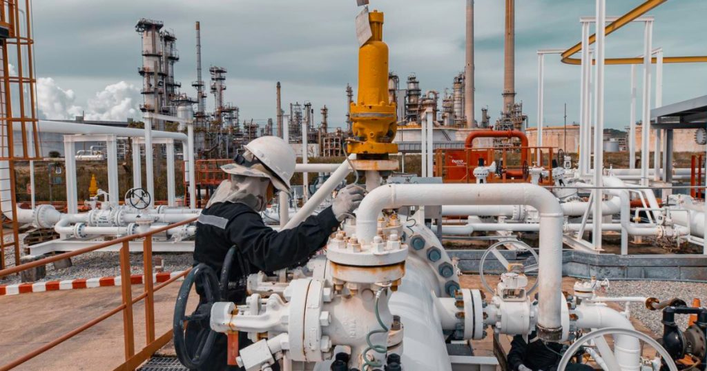 Regular Gas Refineries maintenance helps minimize unplanned shutdowns